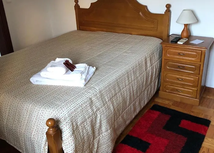 게스트하우스 Monte Carlo - Restaurante E Local 페드라스 살가다스